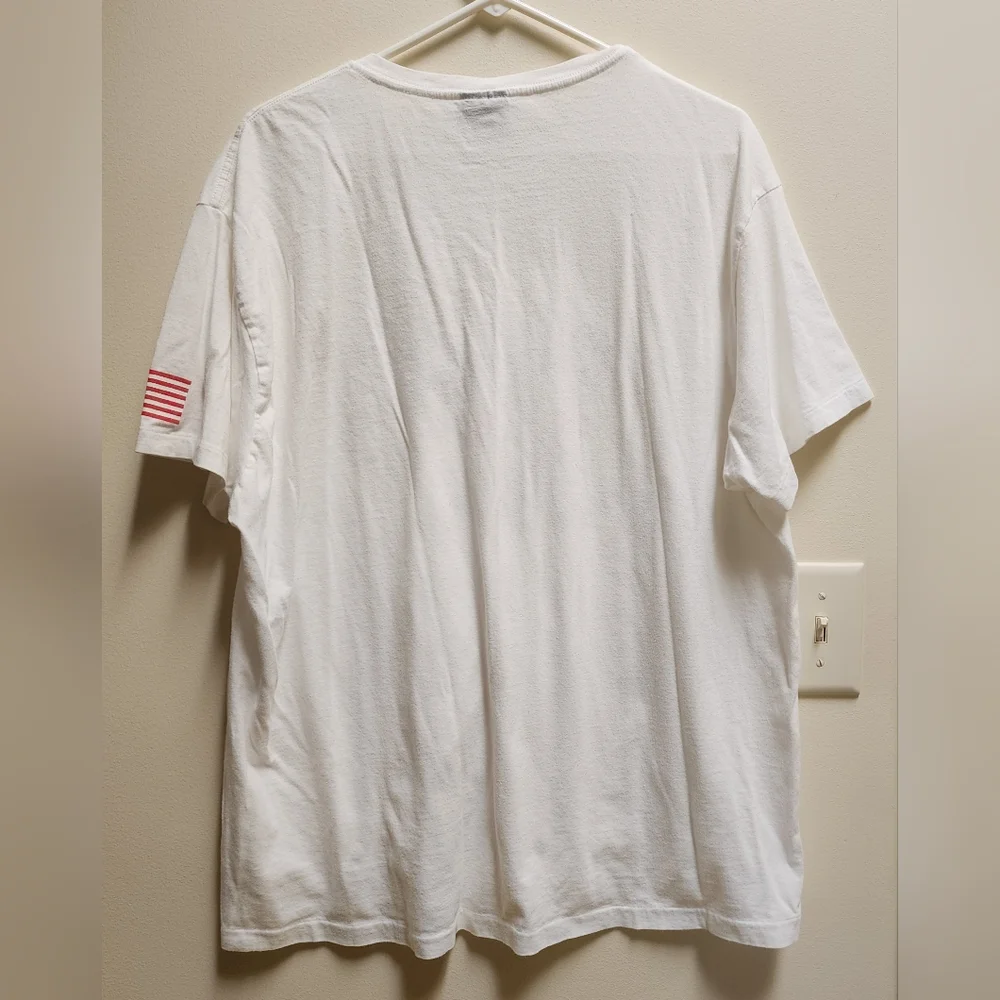 VINTAGE Single Stitch T-shirt with Flag and Dog Logo 1967 Size L 100% Cotton